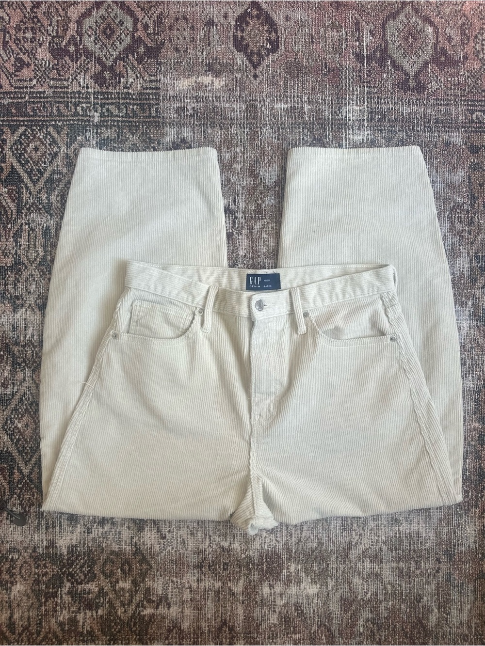 GAP Ivory Barrel Corduroy Pants Size 10 / 30 Short